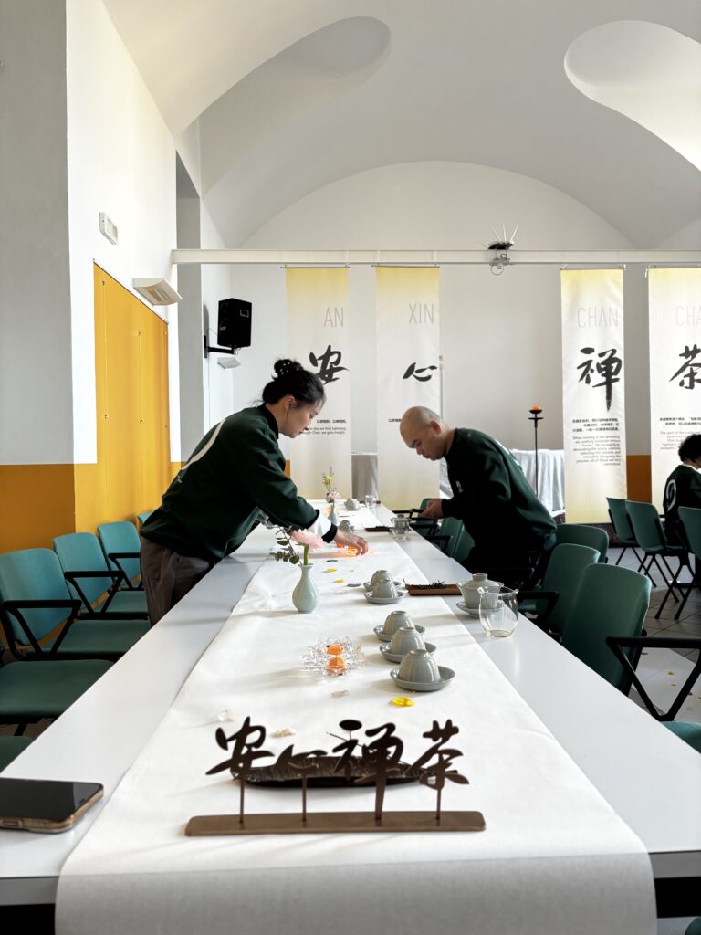 Cerimonia del tè cinese a cura di WuWei su invito di Zhisong, Torino
